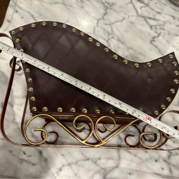 Tobacco Brown Gold Red Sleigh with Brass/Gold colored nail-pin/tacks - Picture 11 of 12